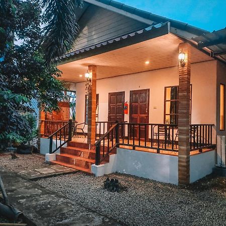 Naraya Resort Ko Lanta Extérieur photo